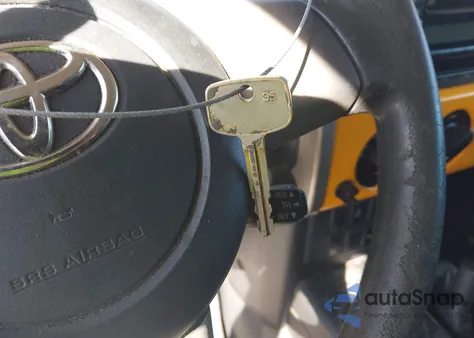 2007 Toyota Fj Cruiser z USA, uszkodzony, nr VIN JTEBU11F870044548